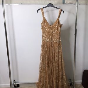 Stunning NWT Reem Acra gold lace gown size 10